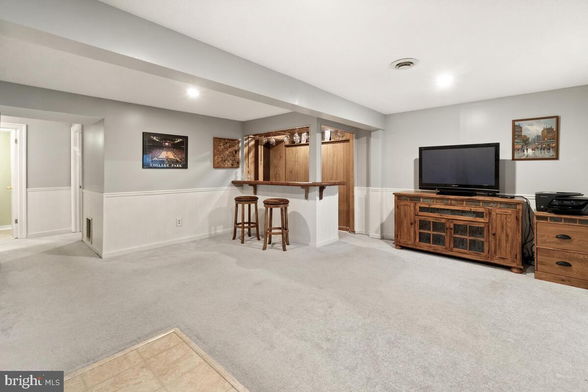 505 Philmont Drive Gaithersburg, MD 20878 - Photo 27 of 43 Complete with wet bar.