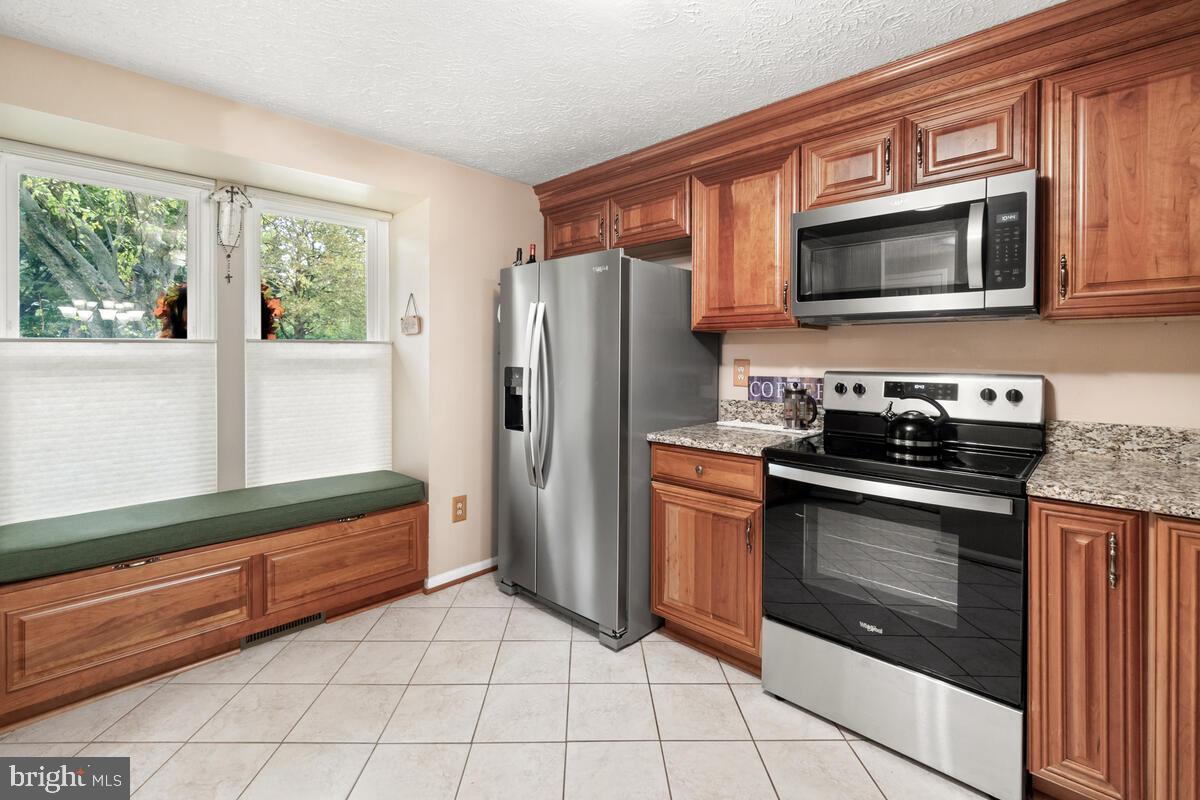 505 Philmont Drive Gaithersburg, MD 20878 - Photo 4 of 43 Updated kitchen.