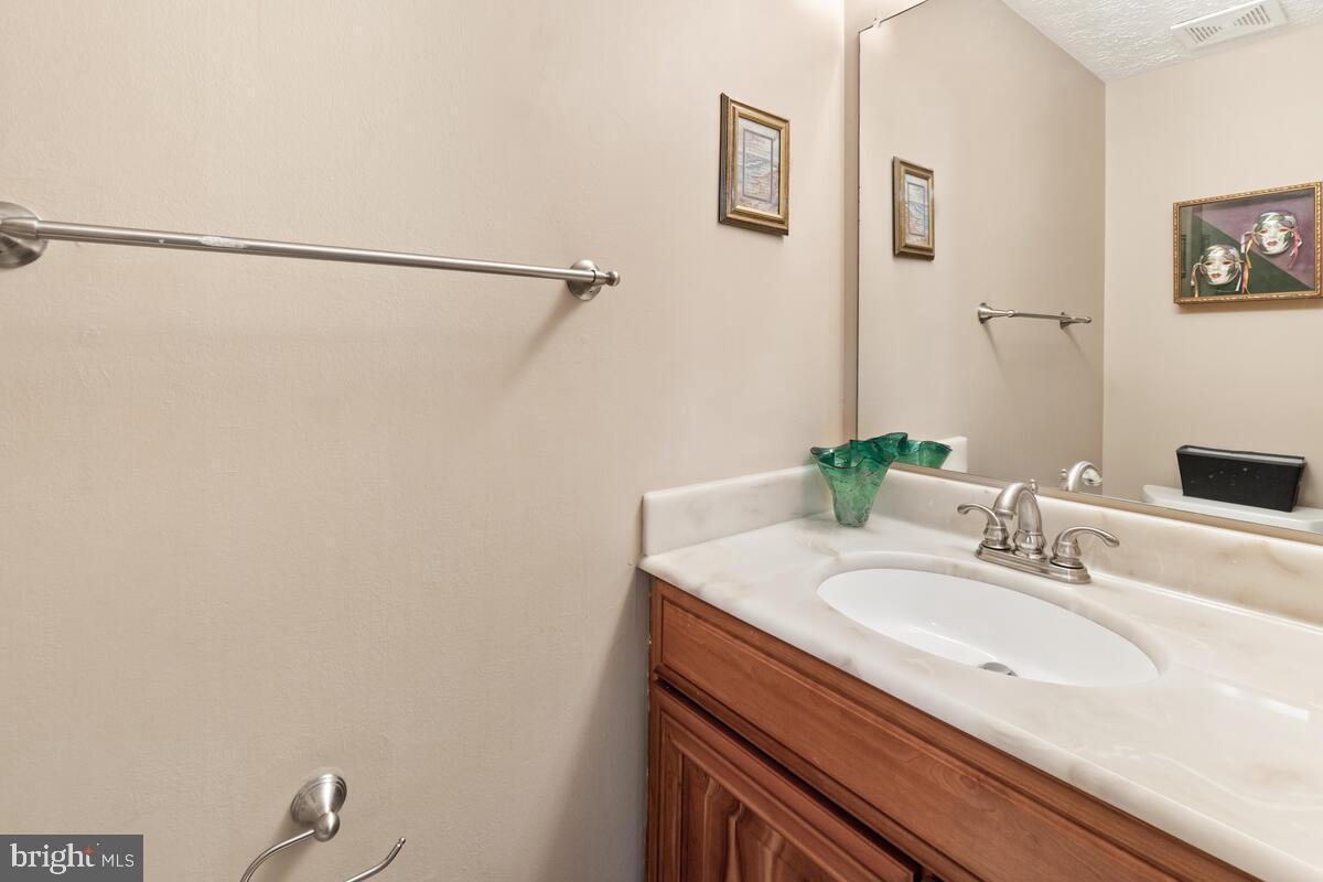 505 Philmont Drive Gaithersburg, MD 20878 - Photo 9 of 43 Powder room on main floor.