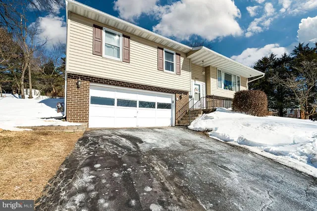 $375,000 | 65 Wyomissing Hills Boulevard, Reading, PA 19609