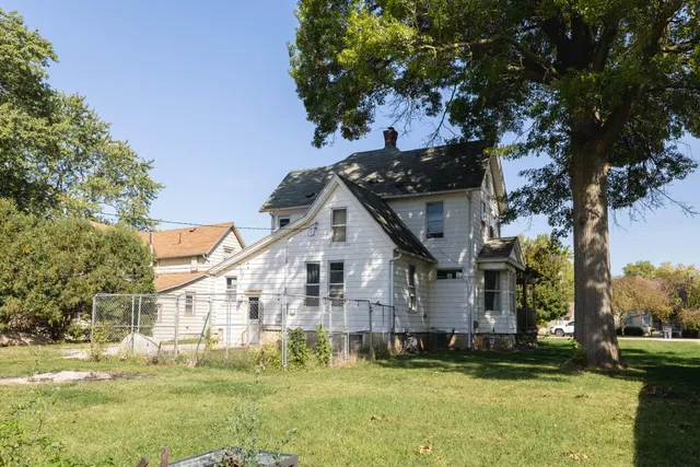 $176,000 | 103 East Washington Street, Kentland, IN 47951