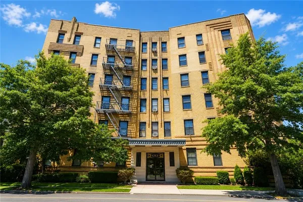 $649,999 | 6702 Ridge Boulevard, Unit 4H | Bay Ridge