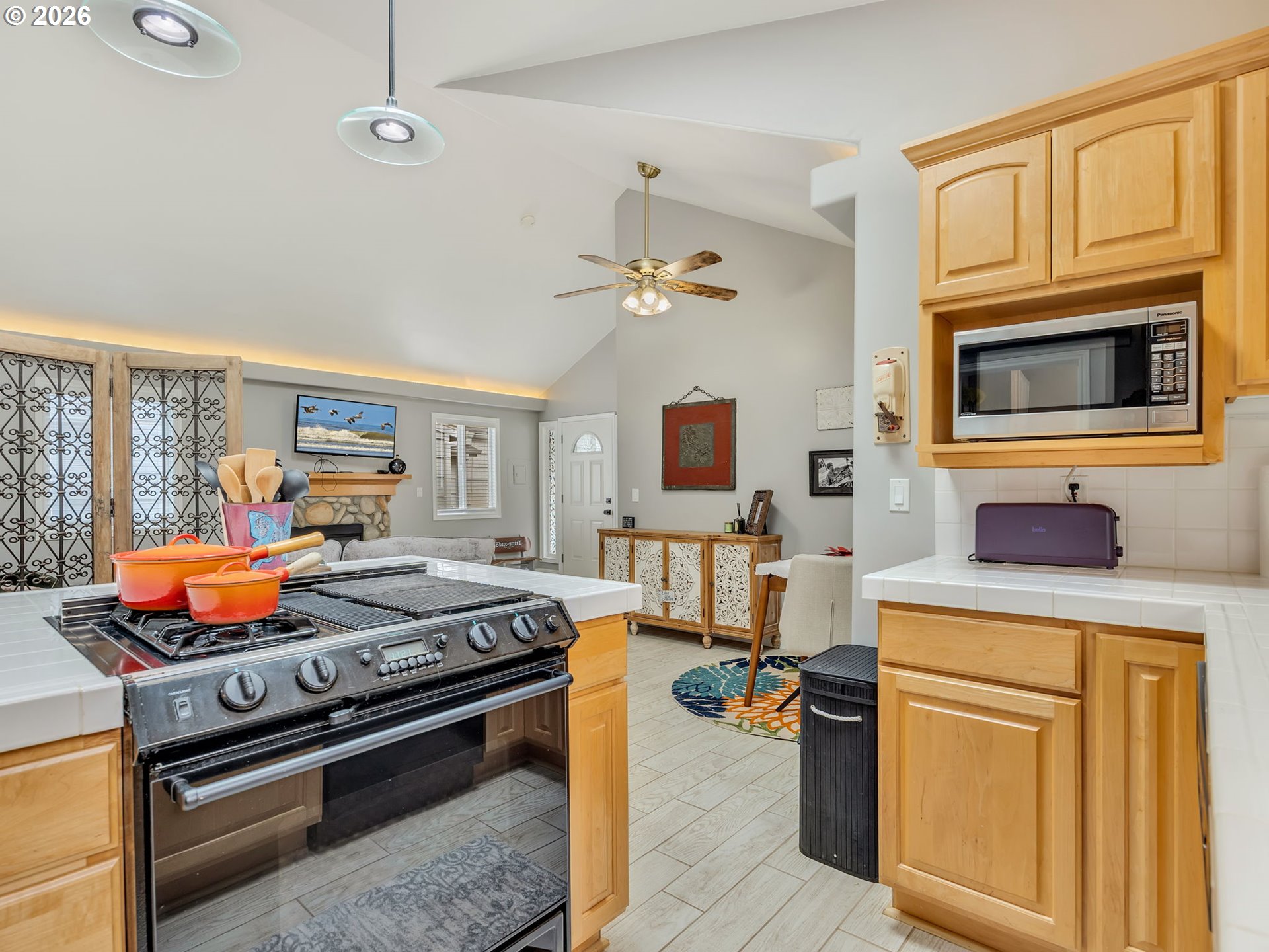 136B 3rd Avenue Seaside, OR 97138 - Photo 21 of 38 Kitchen