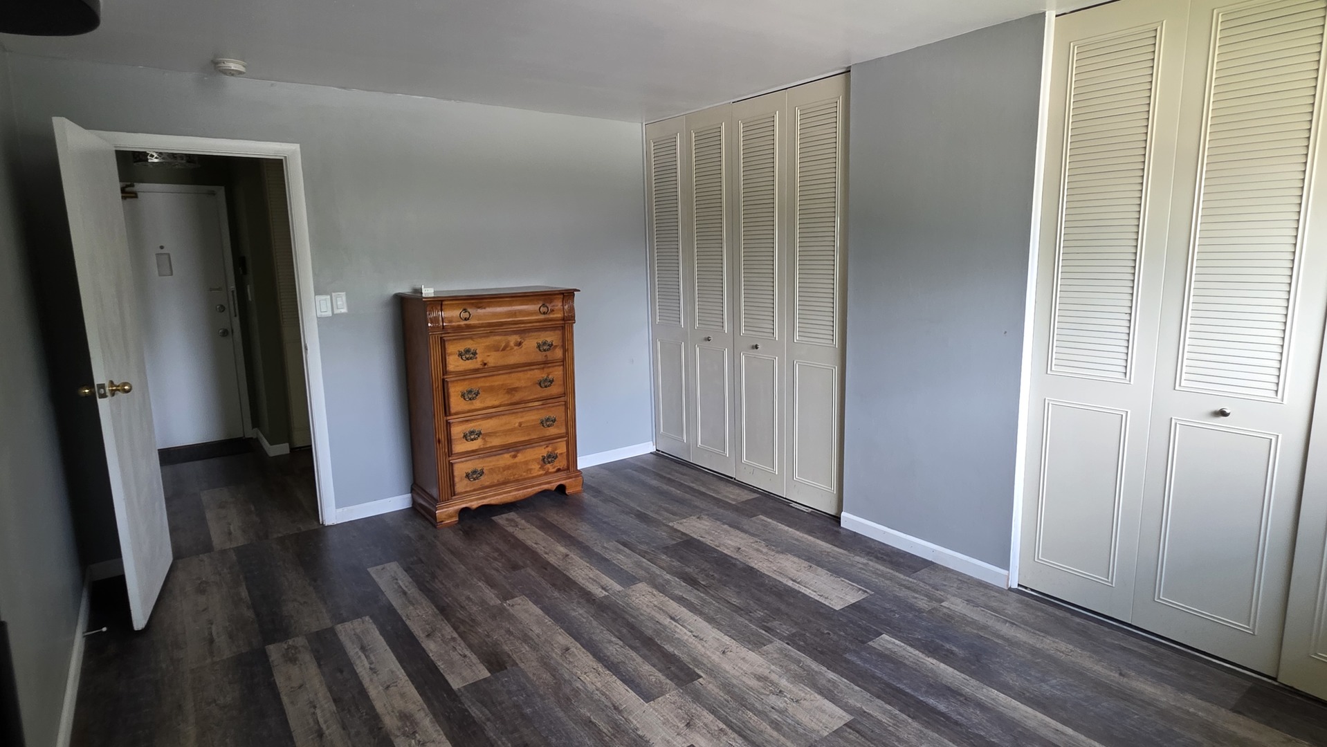 9446 Dee Road, Unit 2E Des Plaines, IL 60016 - Photo 19 of 37 a view of an empty room with wooden floor and a window