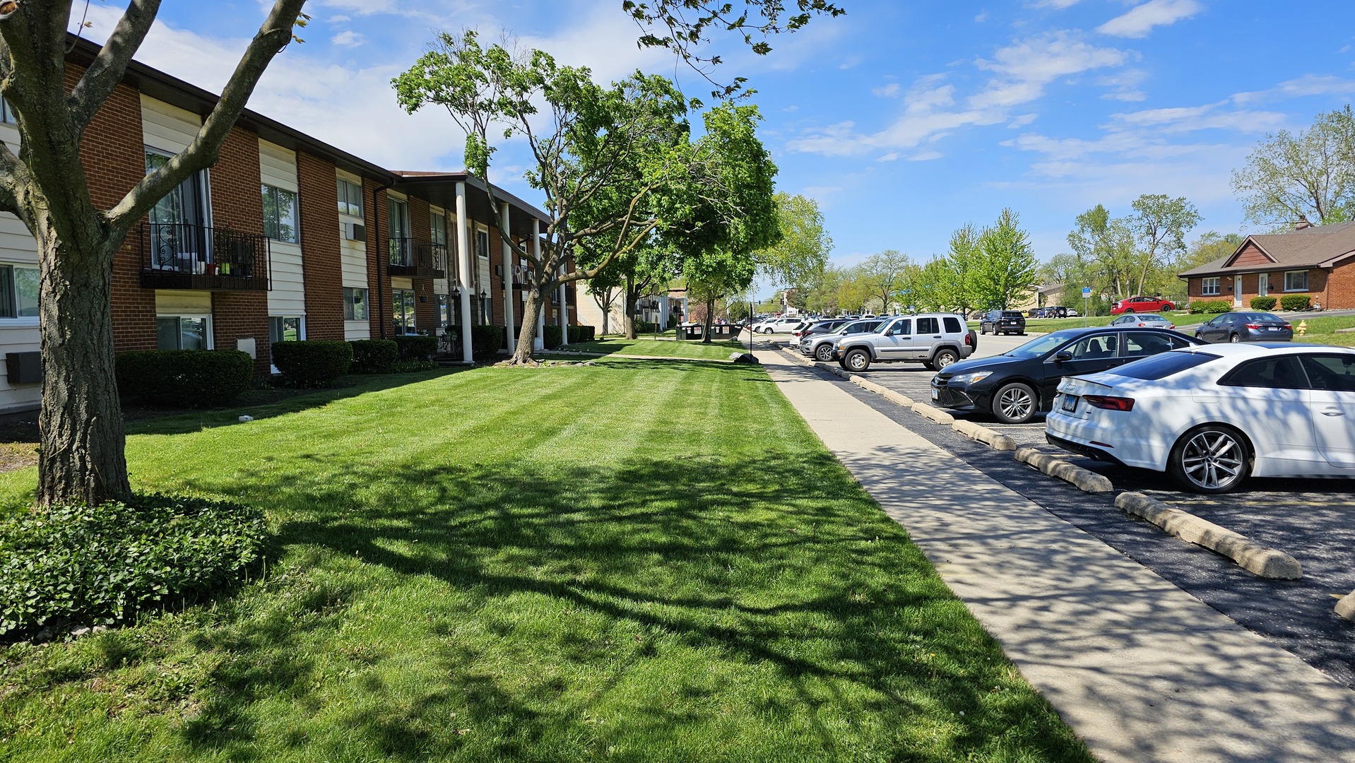 9446 Dee Road, Unit 2E Des Plaines, IL 60016 - Photo 3 of 37 a view of a backyard with sitting area
