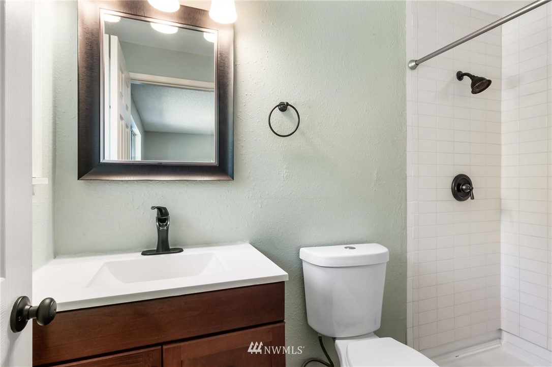 17638 Hallman Road Northwest Poulsbo, WA 98370 - Photo 11 of 24 Gallery Image 11