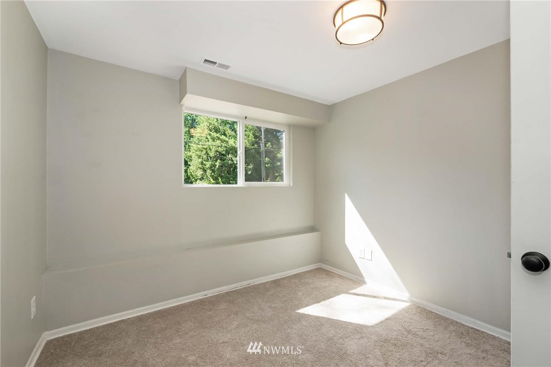 17638 Hallman Road Northwest Poulsbo, WA 98370 - Photo 12 of 24 Gallery Image 12
