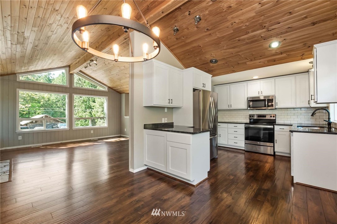 17638 Hallman Road Northwest Poulsbo, WA 98370 - Photo 6 of 24 Gallery Image 6