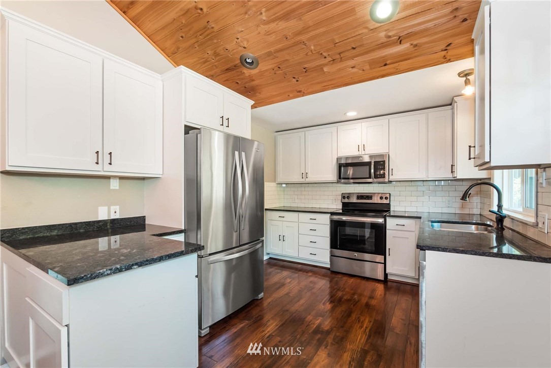 17638 Hallman Road Northwest Poulsbo, WA 98370 - Photo 7 of 24 Gallery Image 7