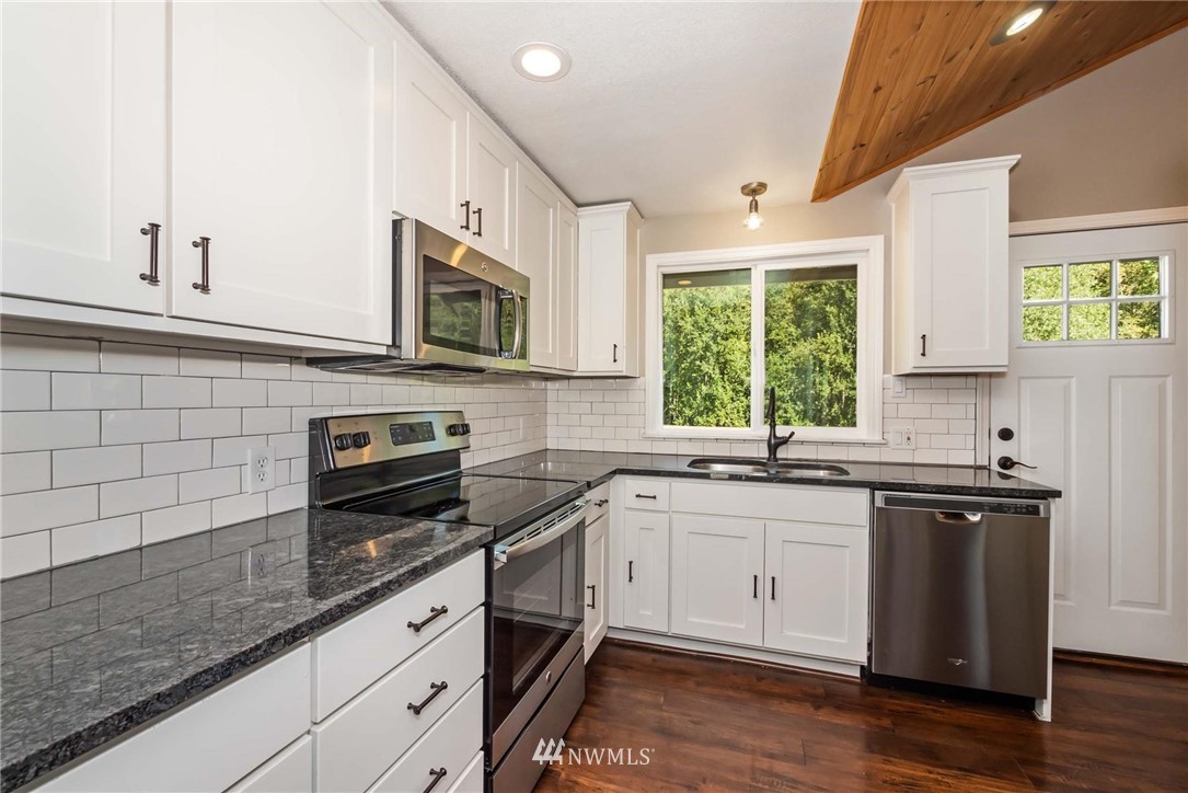 17638 Hallman Road Northwest Poulsbo, WA 98370 - Photo 8 of 24 Gallery Image 8