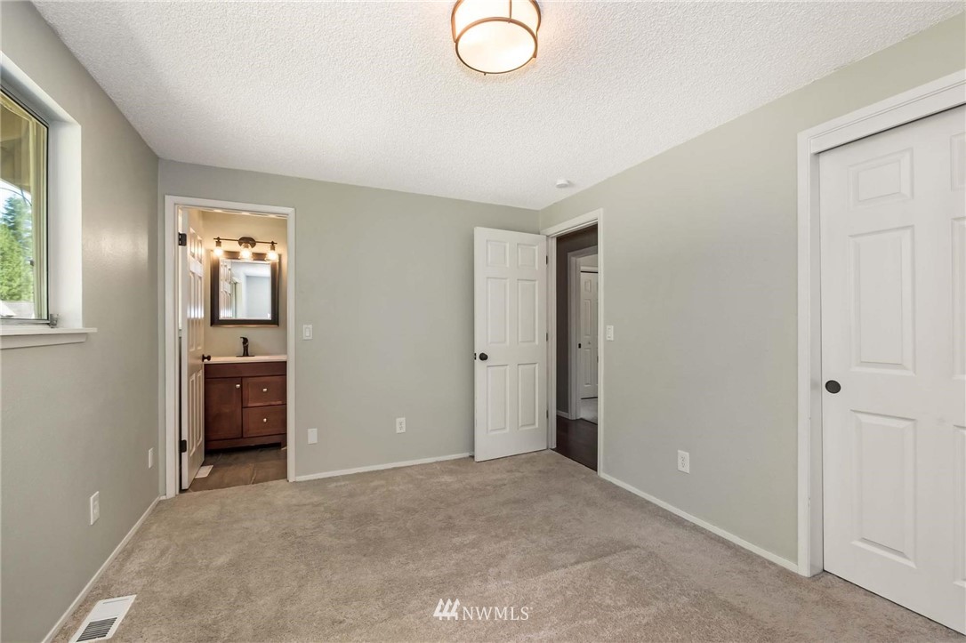 17638 Hallman Road Northwest Poulsbo, WA 98370 - Photo 10 of 24 Gallery Image 10