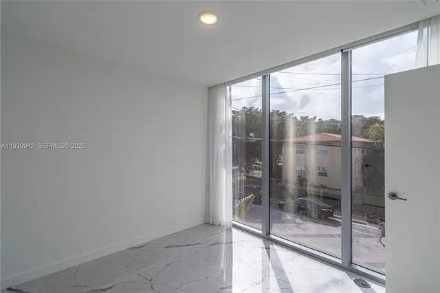 $3,250 | 8425 Crespi Boulevard, Unit TH4, Miami Beach, FL 33141