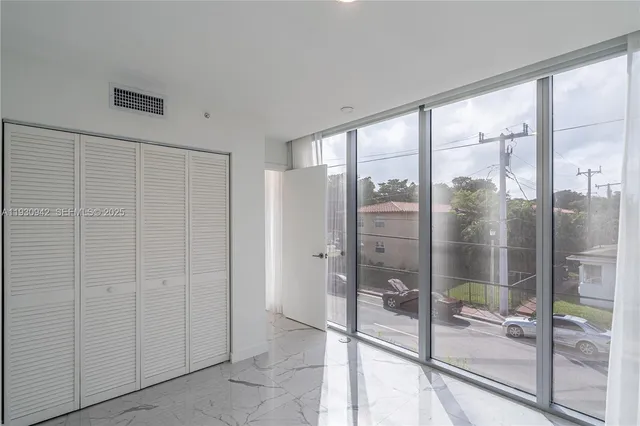 $3,250 | 8425 Crespi Boulevard, Unit TH4, Miami Beach, FL 33141