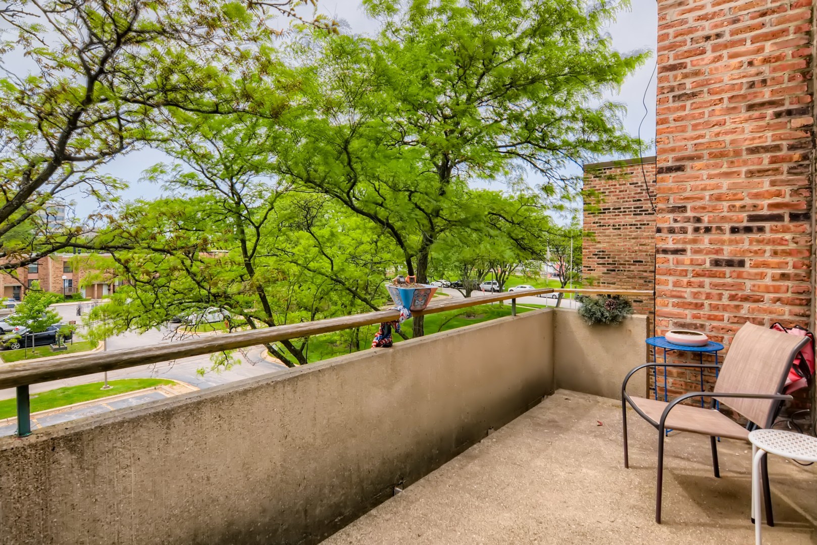 1931 Prairie Square, Unit 331 Schaumburg, IL 60173 - Photo 17 of 19 a view of outdoor seating area