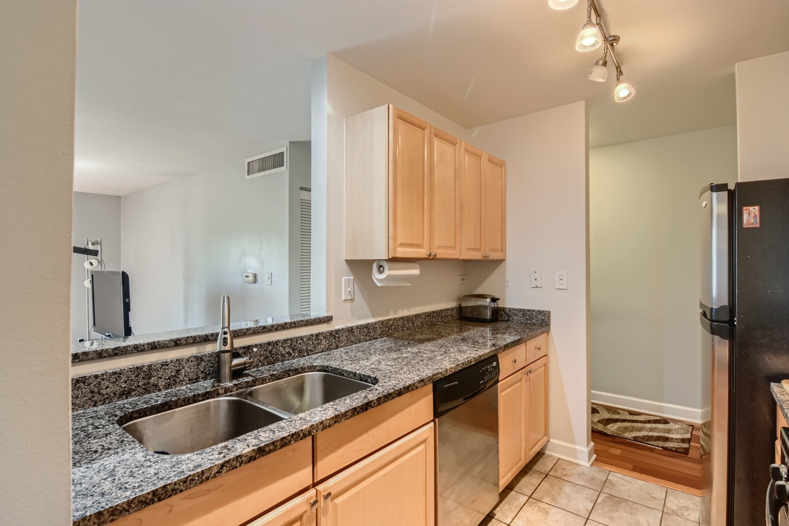 1931 Prairie Square, Unit 331 Schaumburg, IL 60173 - Photo 5 of 19 a kitchen with a sink stove and refrigerator