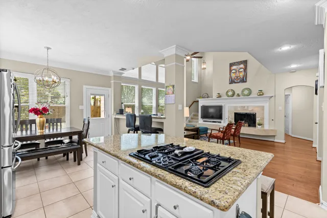 $3,900 | 27 East Artist Grove Circle, The Woodlands, TX 77382