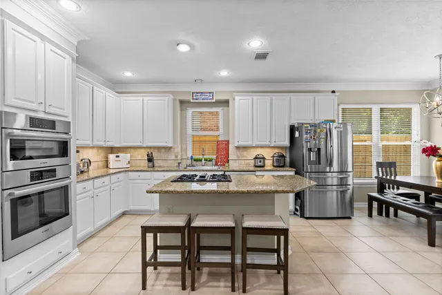 $3,900 | 27 East Artist Grove Circle, The Woodlands, TX 77382