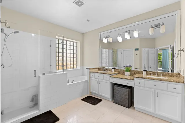 $3,900 | 27 East Artist Grove Circle, The Woodlands, TX 77382