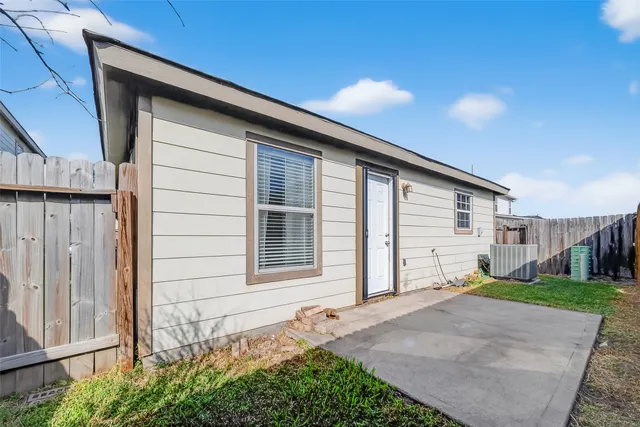 $1,950 | 2614 Skyview Crest Court, Houston, TX 77047