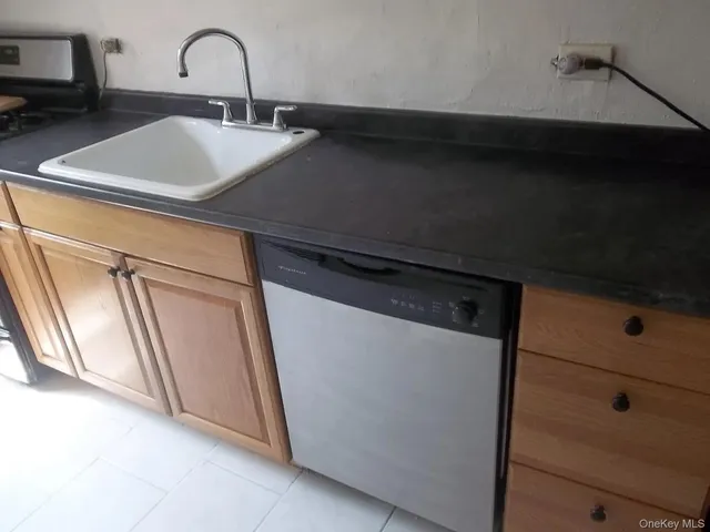 a close view of sink and tap