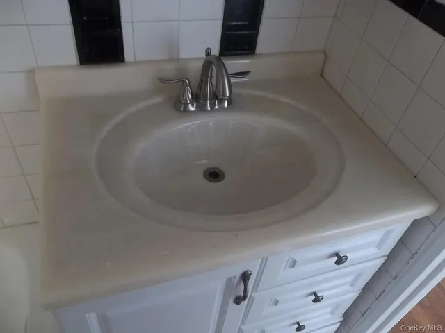 a close view of sink