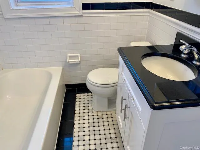 $2,850 | 1240 West Broadway, Unit K, Hewlett, NY 11557