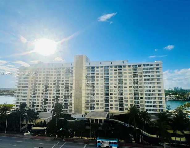 $3,600 | 5600 Collins Avenue, Unit 12N, Miami Beach, FL 33140