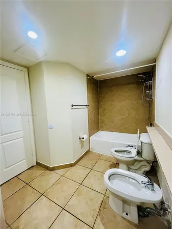 $3,450 | 5600 Collins Avenue, Unit 12N, Miami Beach, FL 33140