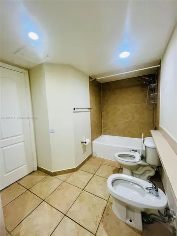 $3,600 | 5600 Collins Avenue, Unit 12N, Miami Beach, FL 33140