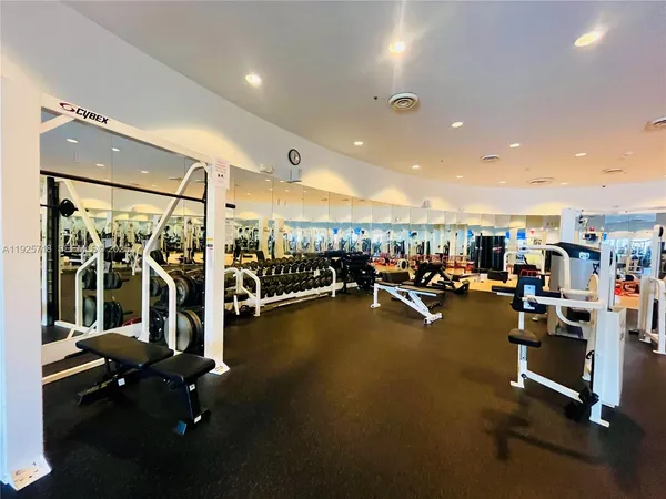 $3,450 | 5600 Collins Avenue, Unit 12N, Miami Beach, FL 33140