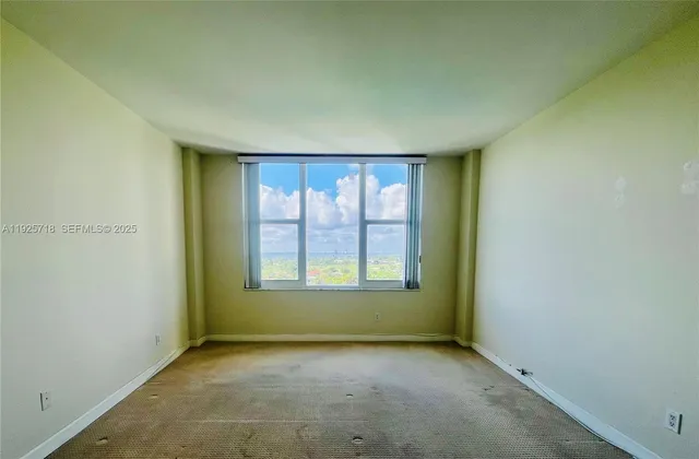 $3,600 | 5600 Collins Avenue, Unit 12N, Miami Beach, FL 33140