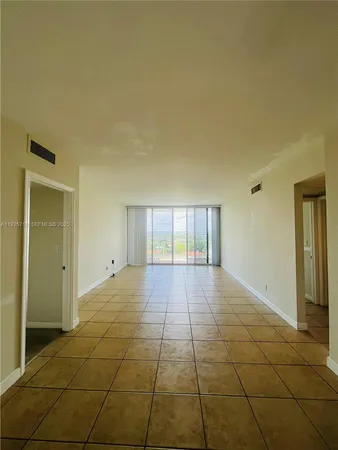 $3,450 | 5600 Collins Avenue, Unit 12N, Miami Beach, FL 33140