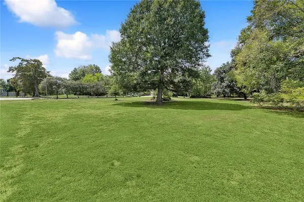 $899,000 | 115 Cambridge Drive, Belle Chasse, LA 70037