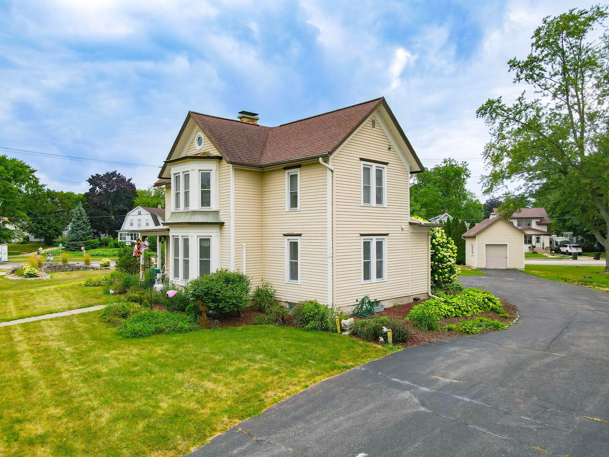 332 Riverside Drive Fort Atkinson, WI 53538 - Photo 4 of 59 11-web-or-mls-IMG-1895