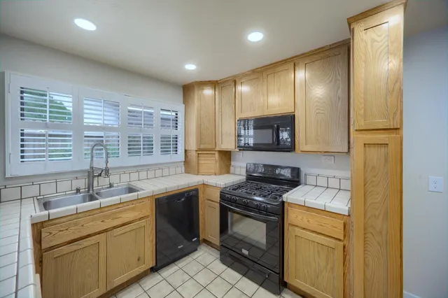 $2,800 | 423 El Dorado Drive, Woodland, CA 95695