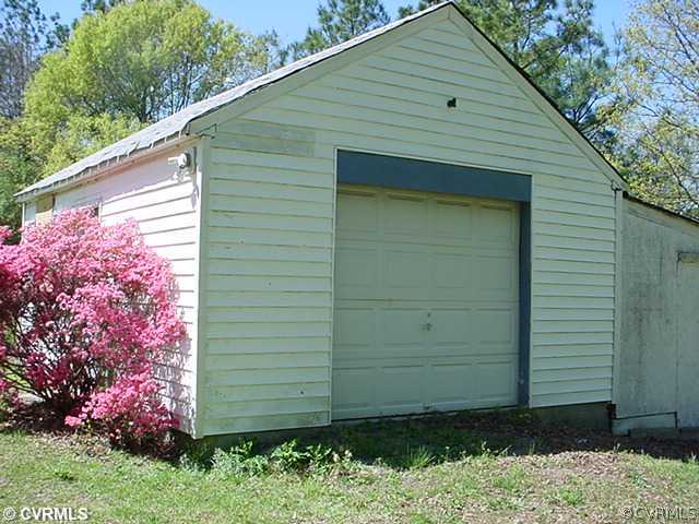 25002 Pinecroft Road Petersburg, VA 23803 - Photo 3 of 5 Exterior Front