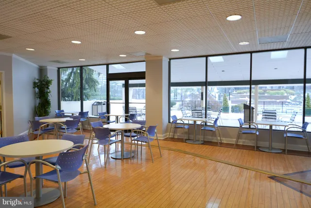 $2,100 | 307 Yoakum Parkway, Unit 615, Alexandria, VA 22304