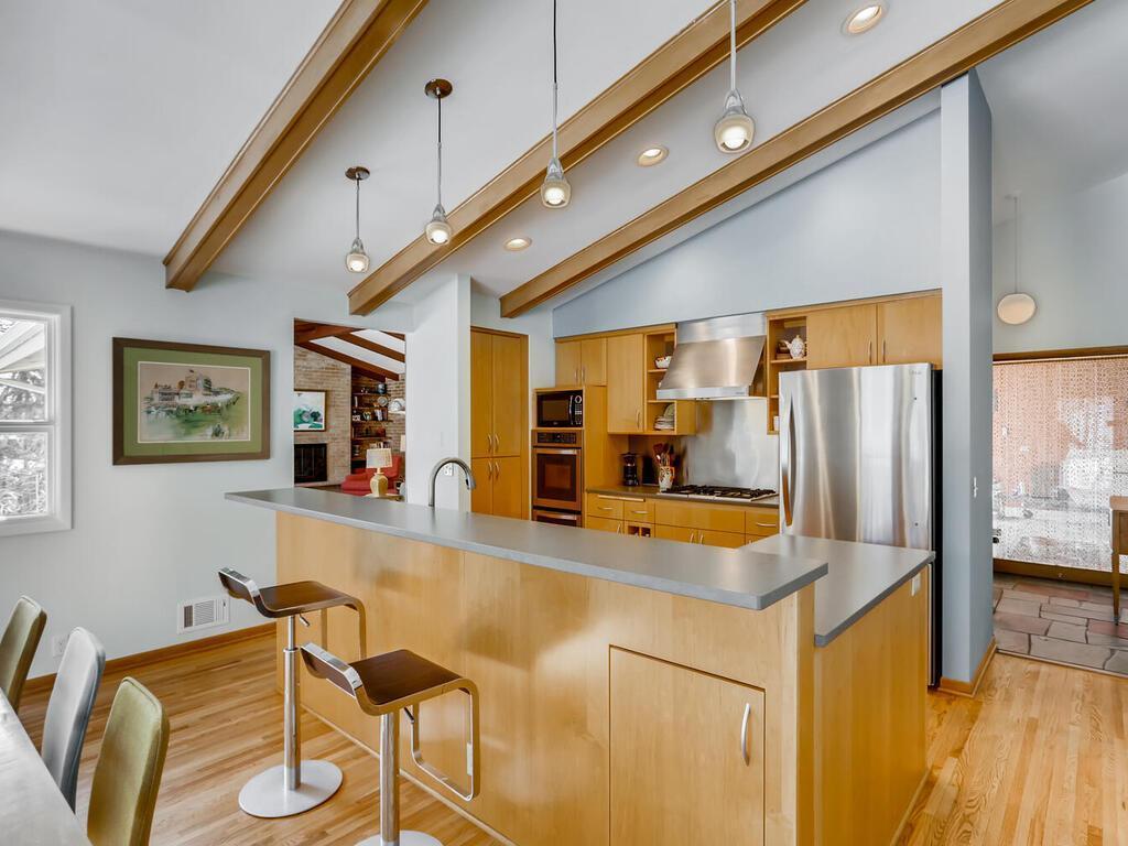 15657 Woodgate Road South Minnetonka, MN 55345 - Photo 4 of 34