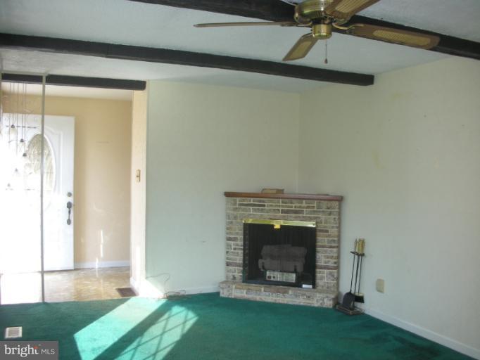 8531 Neck Road Williamsport, MD 21795 - Photo 11 of 30 Living Room