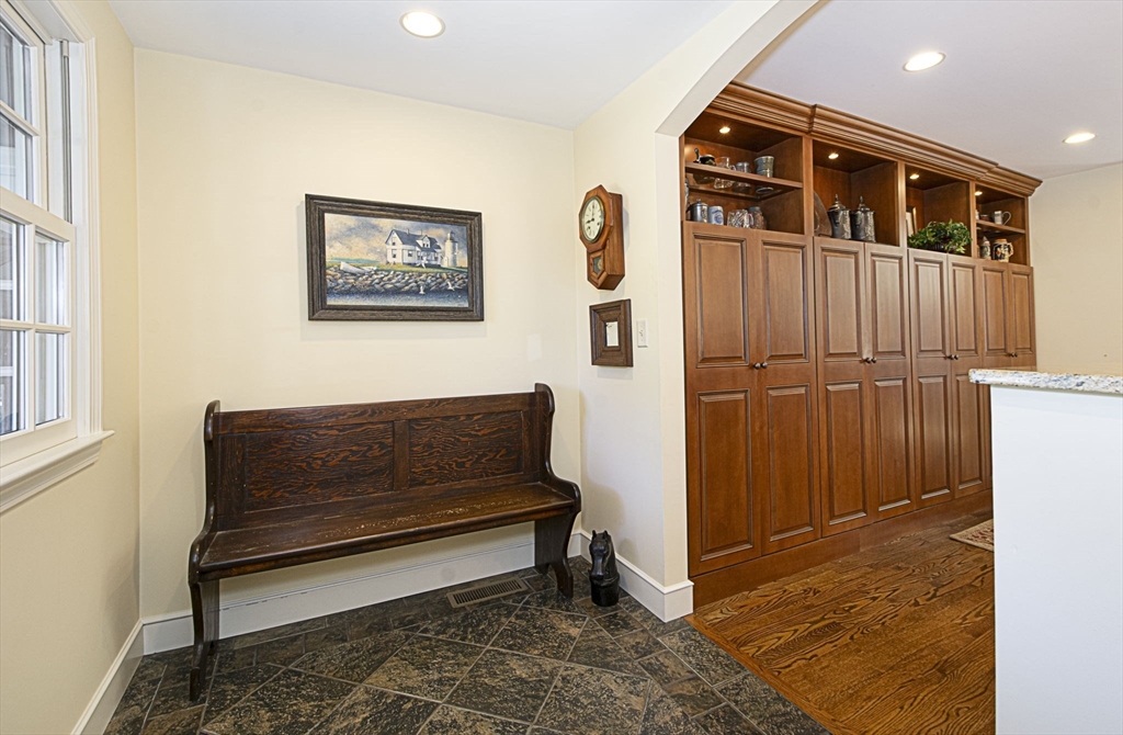 93 Winfield Road Holden, MA 01520 - Photo 4 of 40 Gallery Image 4