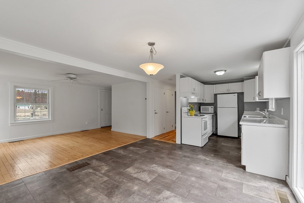 43 Horse Pond Road Shirley, MA 01464 - Photo 2 of 41