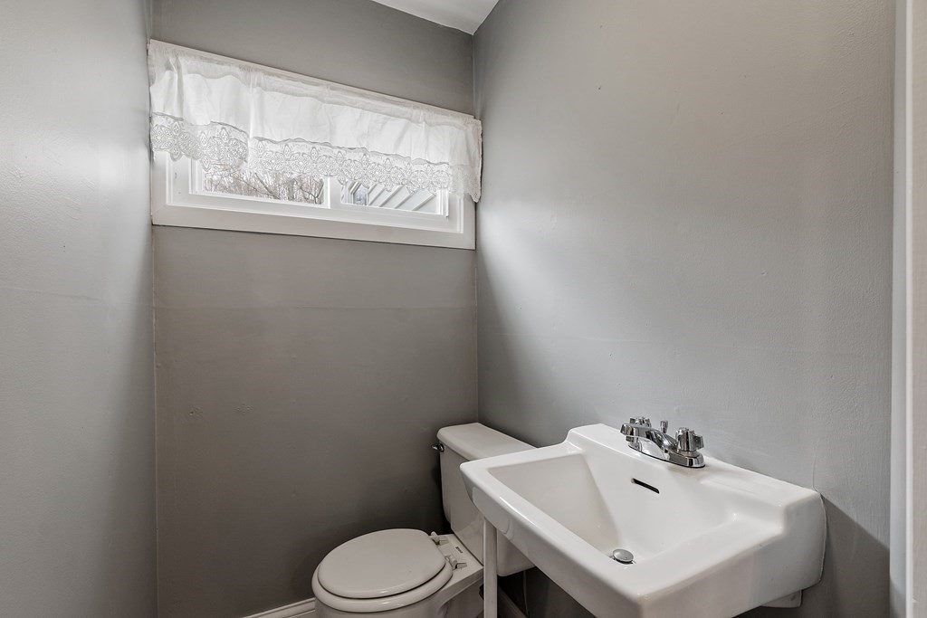 43 Horse Pond Road Shirley, MA 01464 - Photo 26 of 41