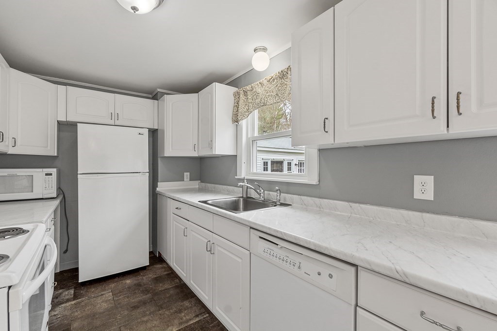 43 Horse Pond Road Shirley, MA 01464 - Photo 6 of 41