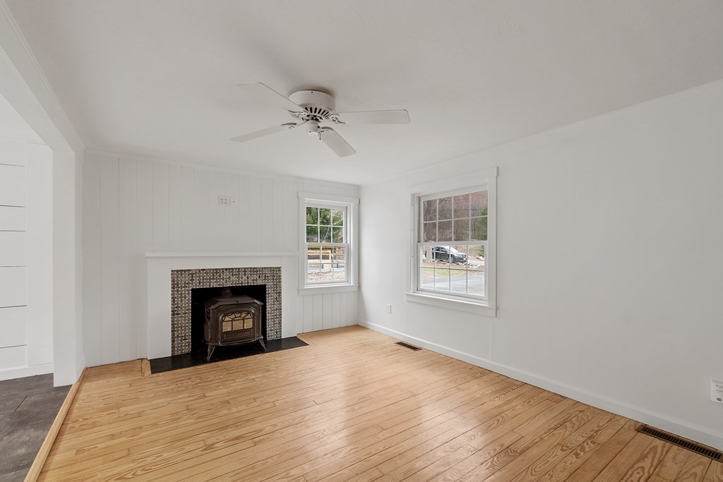43 Horse Pond Road Shirley, MA 01464 - Photo 8 of 41