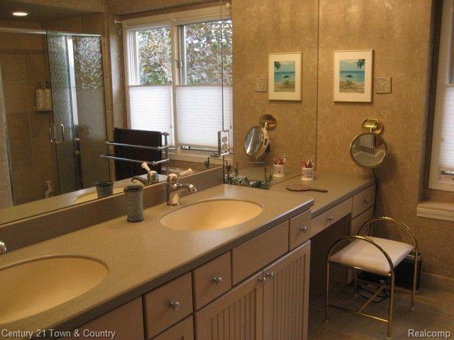 584 Oakbridge Drive Rochester, MI 48306 - Photo 7 of 9 Master Bath