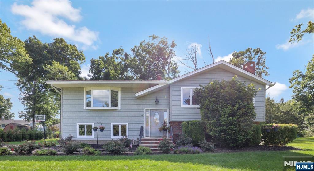 18 Starlight Road Oak Ridge, NJ 07438 - Photo 1 of 29 Gallery Image 1