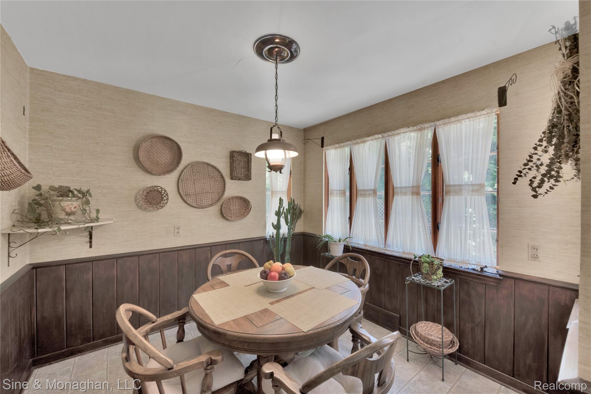 588 Pemberton Road Grosse Pointe, MI 48230 - Photo 13 of 29 588 Pemberton - HD Drone Photography-22.jpg