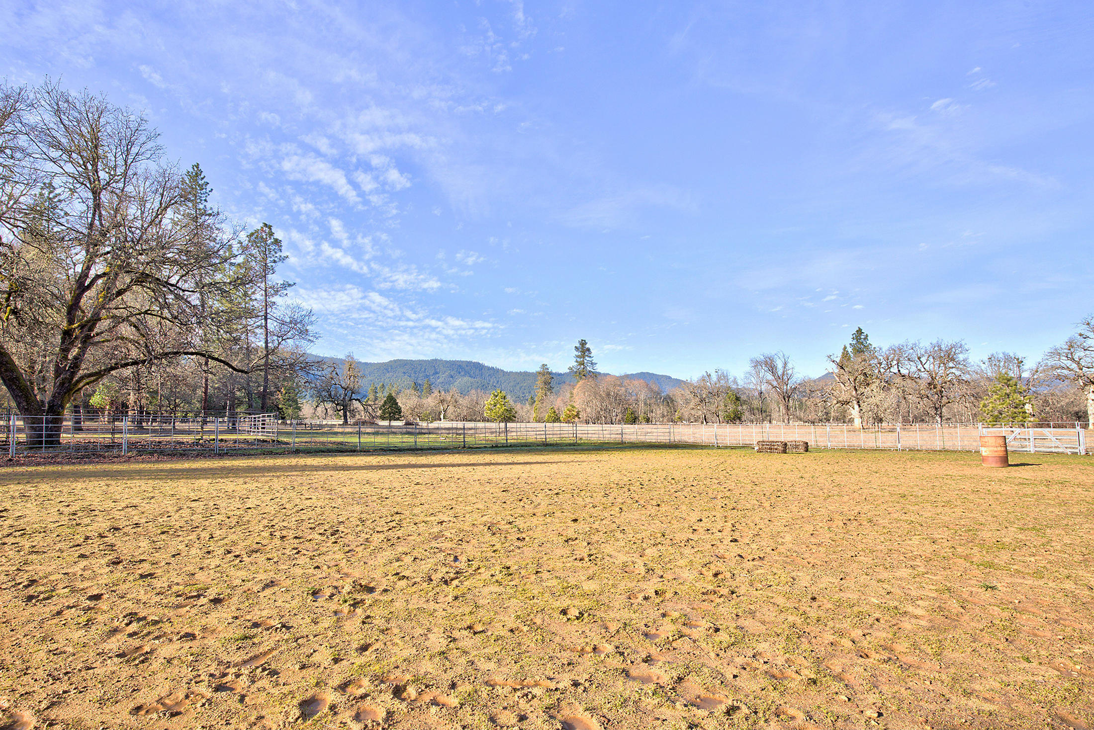 1090 Queens Branch Road Rogue River, OR 97537 - Photo 7 of 40 Outdoor Arena