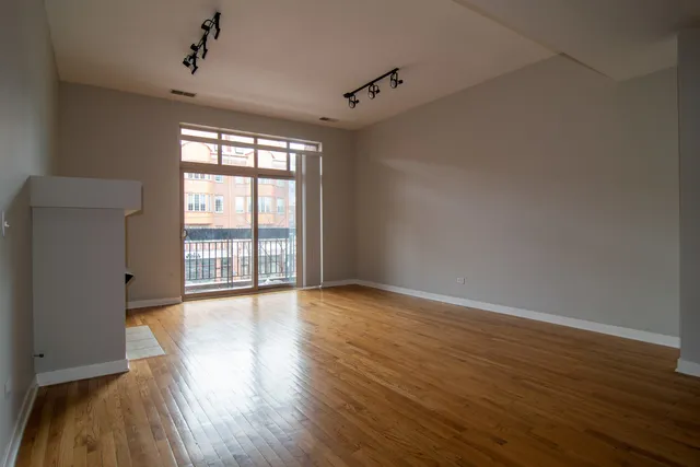 $1,975 | 1900 South State Street, Unit 203, Chicago, IL 60616