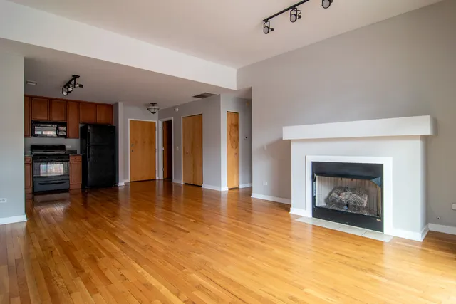 $1,975 | 1900 South State Street, Unit 203, Chicago, IL 60616